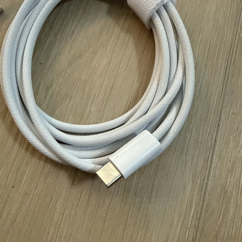 Genuine OEM Apple USB-C type c to MagSafe 3 Cable  2 M- MLYV3AM/A SPACE GRAY